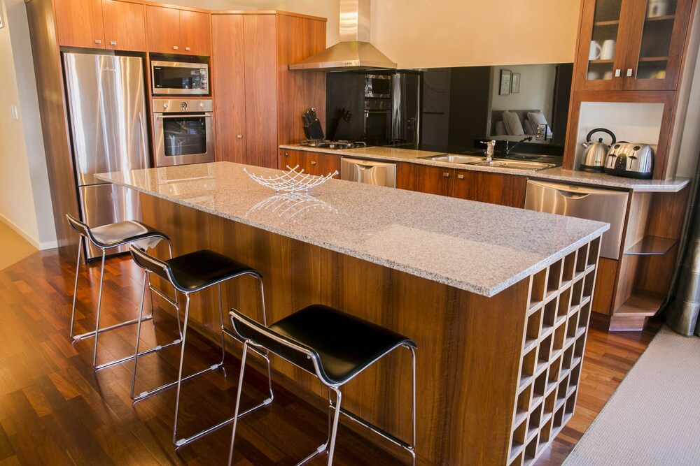 Penthouse - Mt Aurum - Guestroom