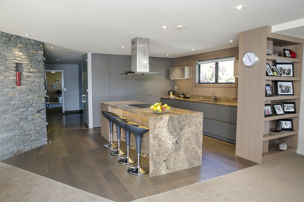 3 Bedroom Remarkables Penthouse - Guestroom