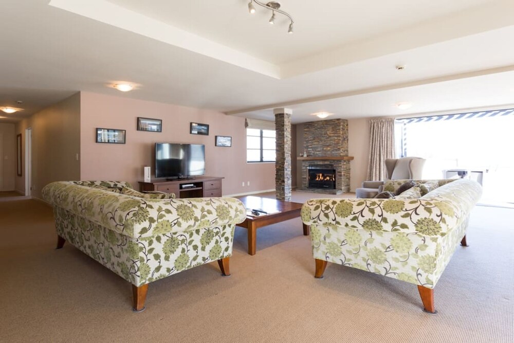 Penthouse - Ben Lomond - Guestroom