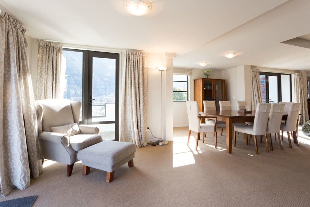 Penthouse - Ben Lomond - Guestroom