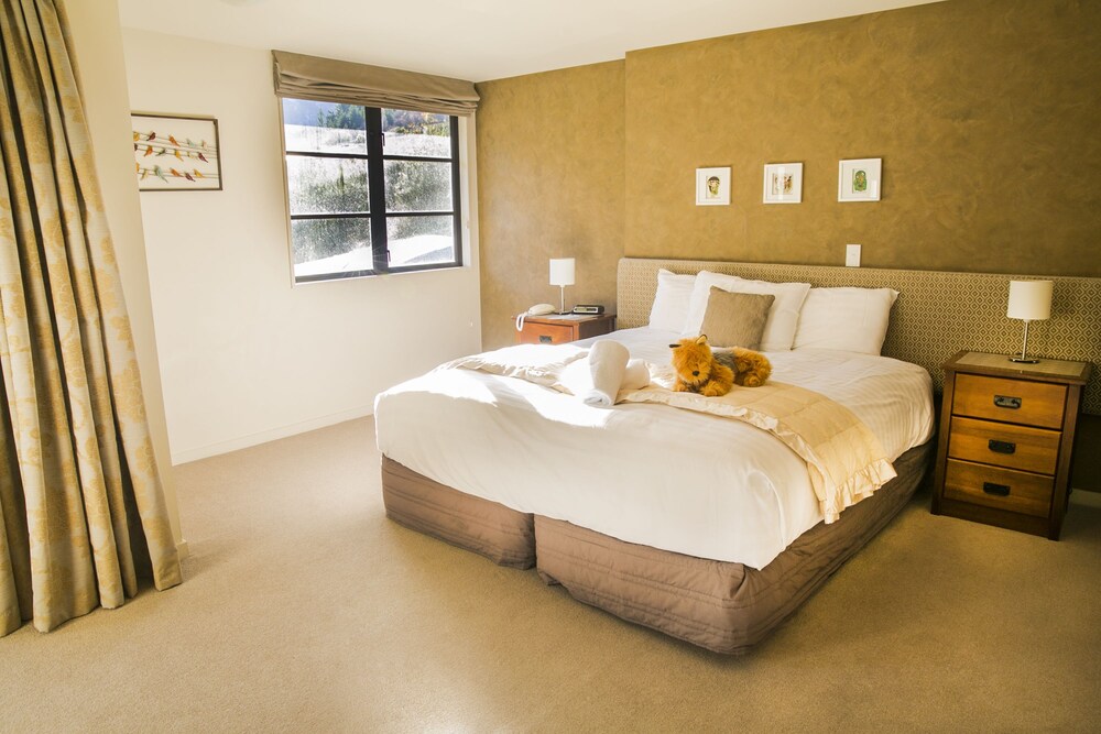 Penthouse - Coronet - Guestroom