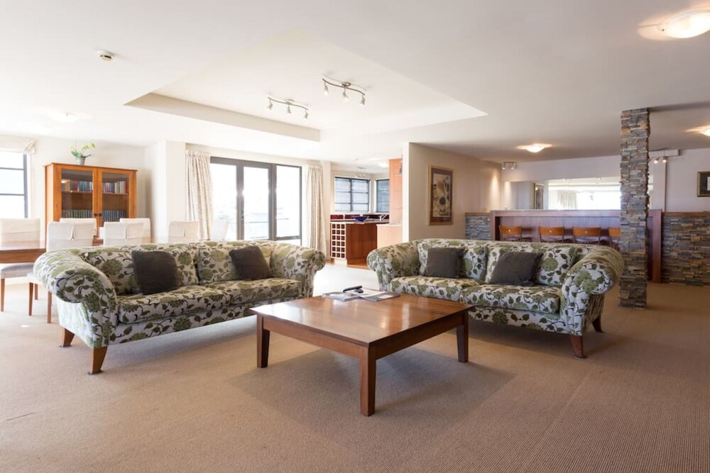 Penthouse - Ben Lomond - Guestroom