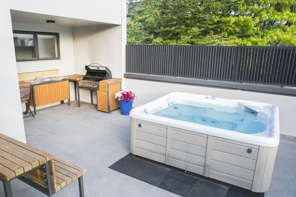 3 Bedroom Earnslaw Penthouse - Guestroom