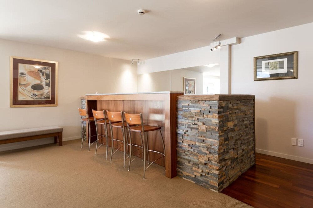 Penthouse - Ben Lomond - Guestroom