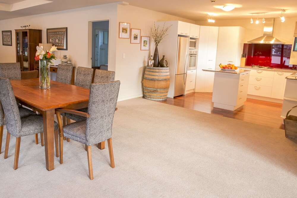 3 Bedroom Earnslaw Penthouse - Guestroom