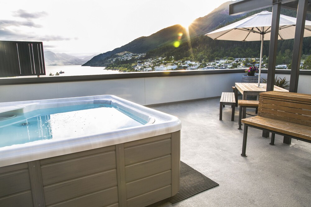 3 Bedroom Earnslaw Penthouse - Guestroom