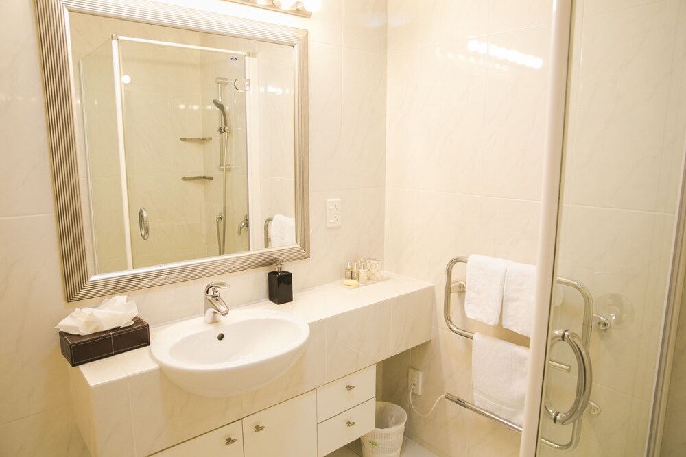 3 Bedroom Earnslaw Penthouse - Bathroom