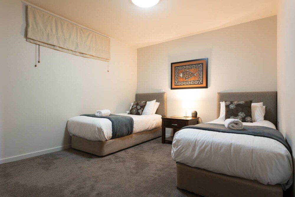 3 Bedroom, 3 Bathroom Roadside Apartment - Guestroom