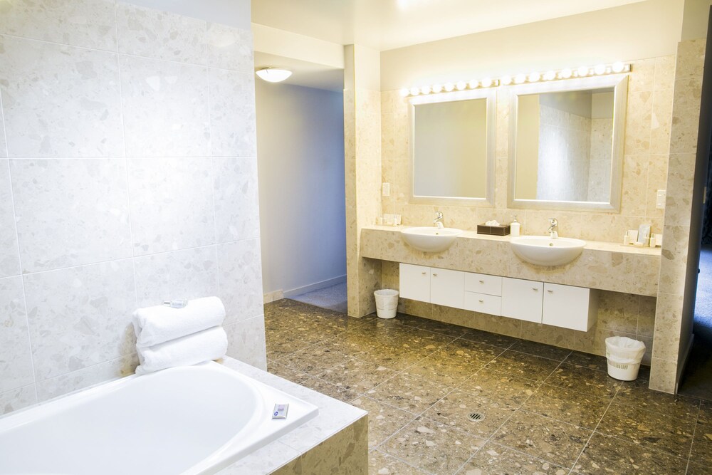 3 Bedroom Remarkables Penthouse - Bathroom