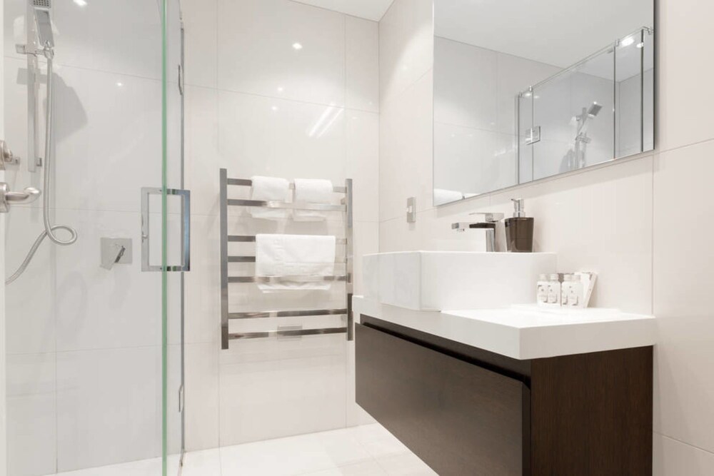 4 Bedroom, 2 Bathroom Mountain View/Roadside Apartment - Bathroom