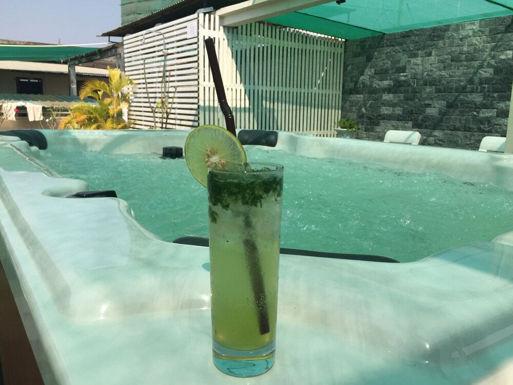 Poolside Bar