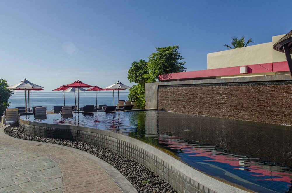 Poolside Bar
