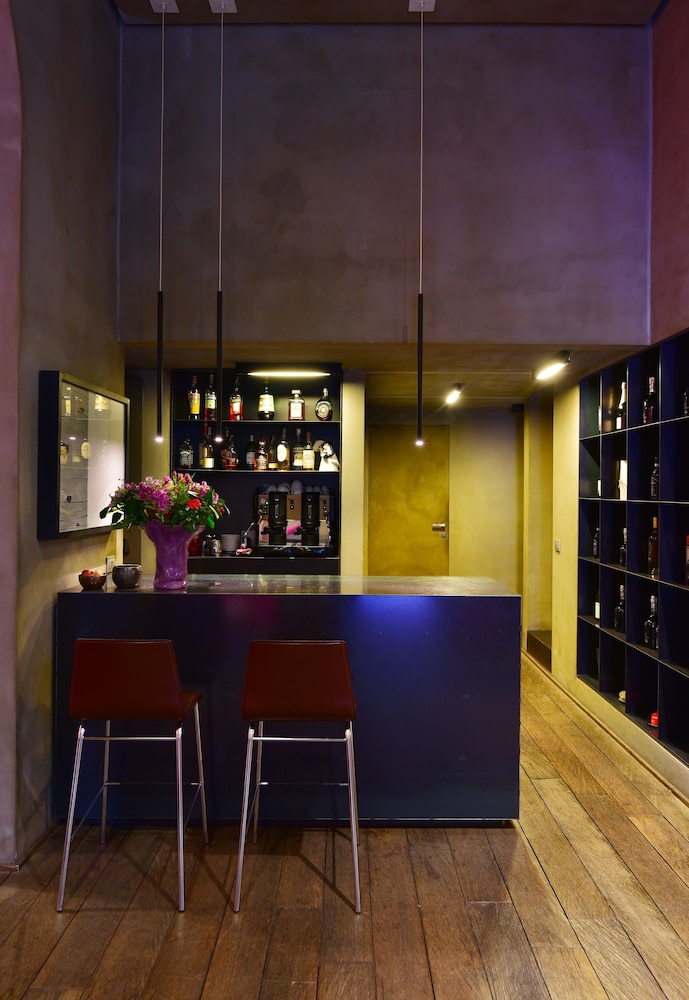 Hotel Lounge