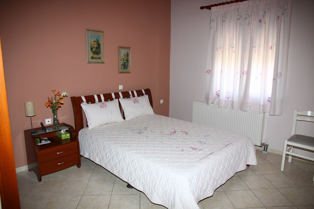 Suite, 2 Bedrooms, Beachfront - Guestroom