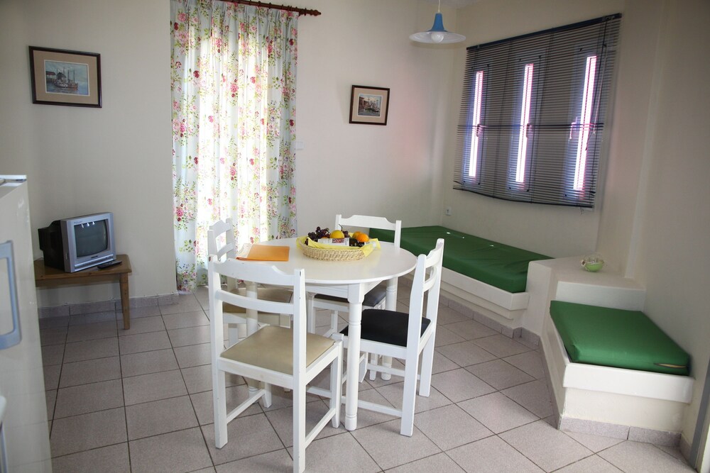 Apartment, 2 Bedrooms - In-Room Dining
