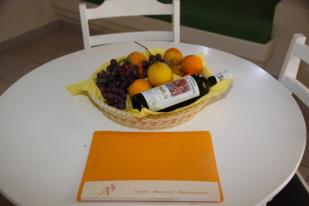 Apartment, 2 Bedrooms - Room Service - Dining