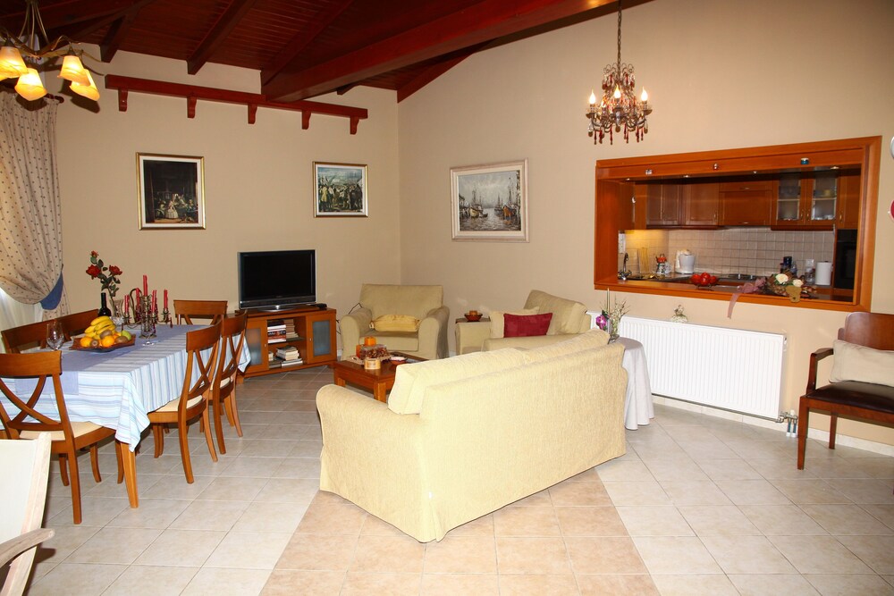 Suite, 2 Bedrooms, Beachfront - Living Area