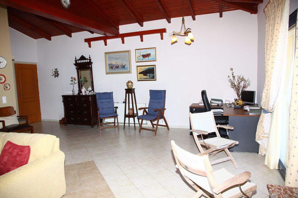 Suite, 2 Bedrooms, Beachfront - Living Room