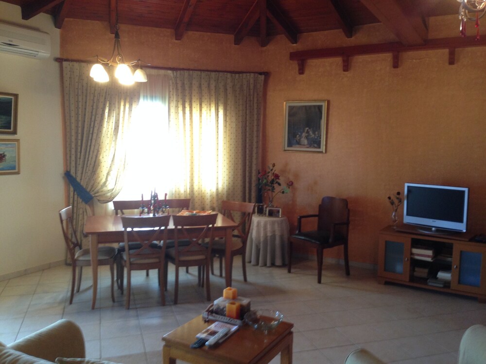 Suite, 2 Bedrooms, Beachfront - Living Area