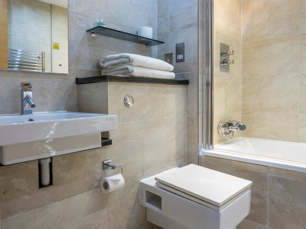 Superior Apartment (Sleeps 6) - Bathroom