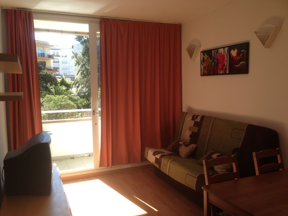 Family Apartment, 1 Bedroom, Pool View (Garden 1-5) - Guestroom