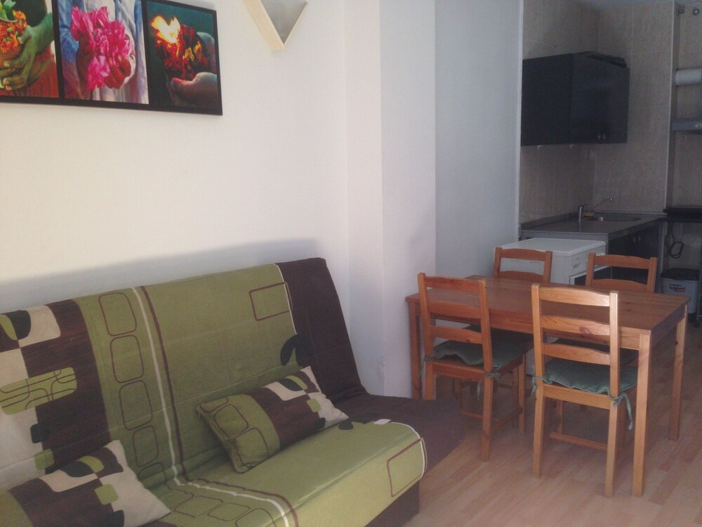 Family Apartment, 1 Bedroom, Pool View (Garden 1-5) - Guestroom