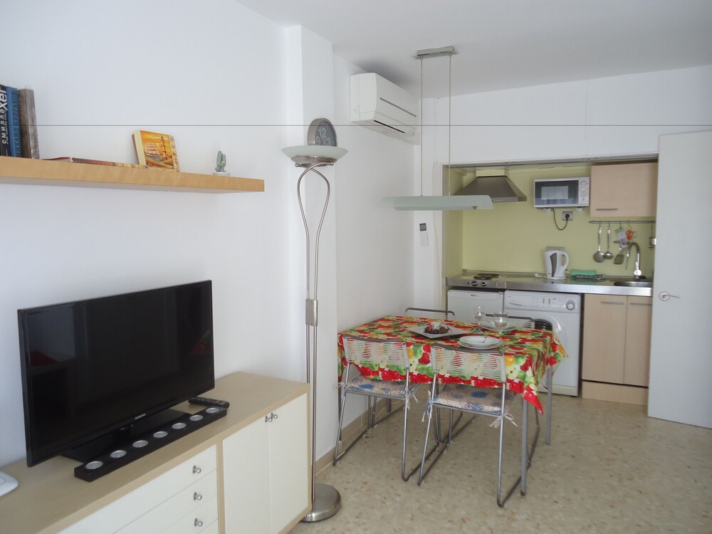 Superior Apartment, 1 Bedroom (4-L) - In-Room Dining