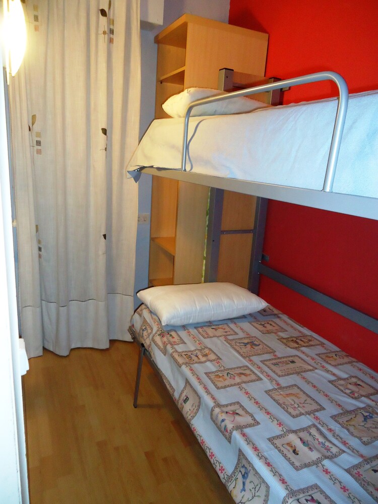 Family Apartment, 2 Bedrooms (Americas 4A) - Guestroom