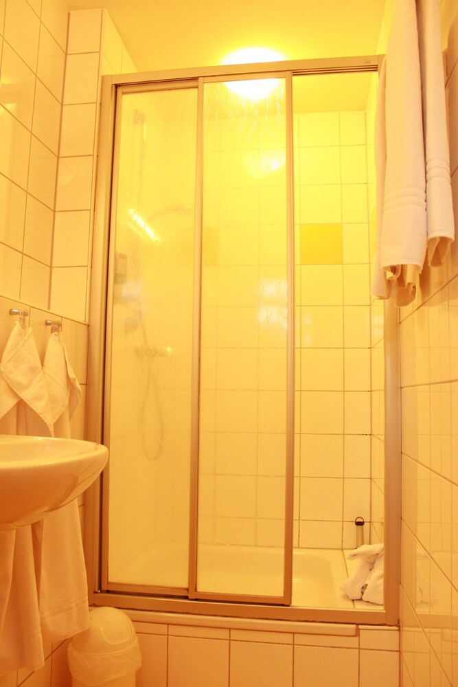 Dusche im Bad