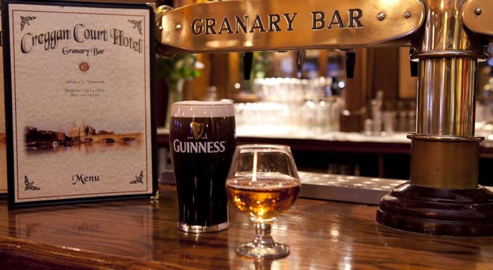 Hotel Bar