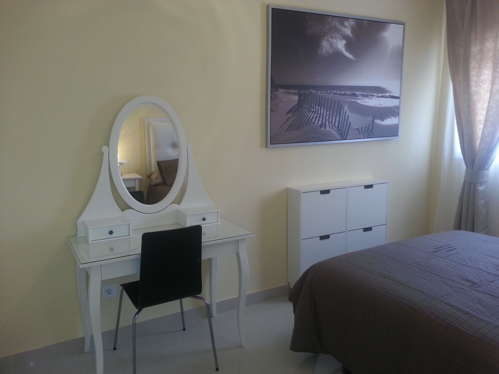 Apartment, 2 Bedrooms - Guestroom