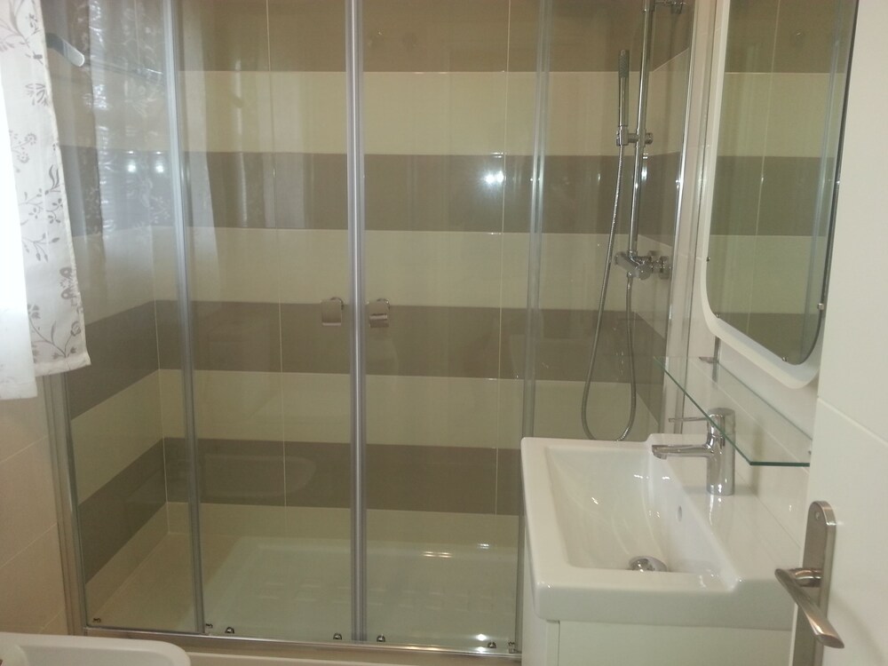 Apartment, 2 Bedrooms - Bathroom
