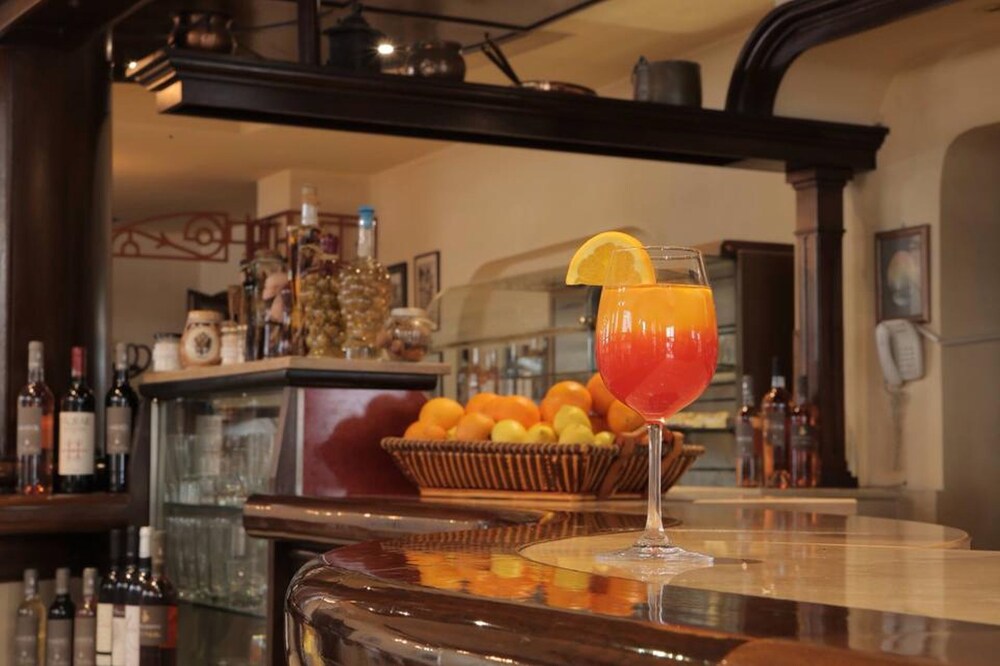Hotel Bar