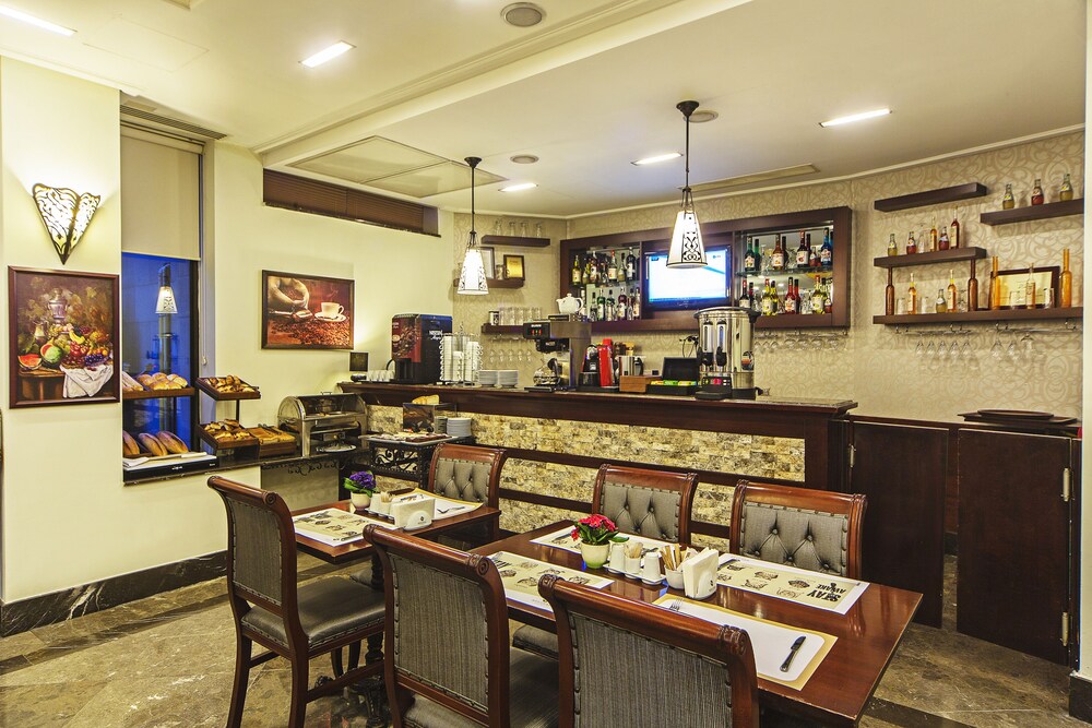 Hotel Bar