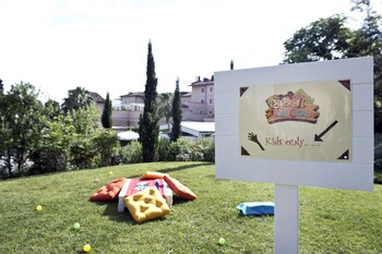 Childrens Play Area - Outdoor