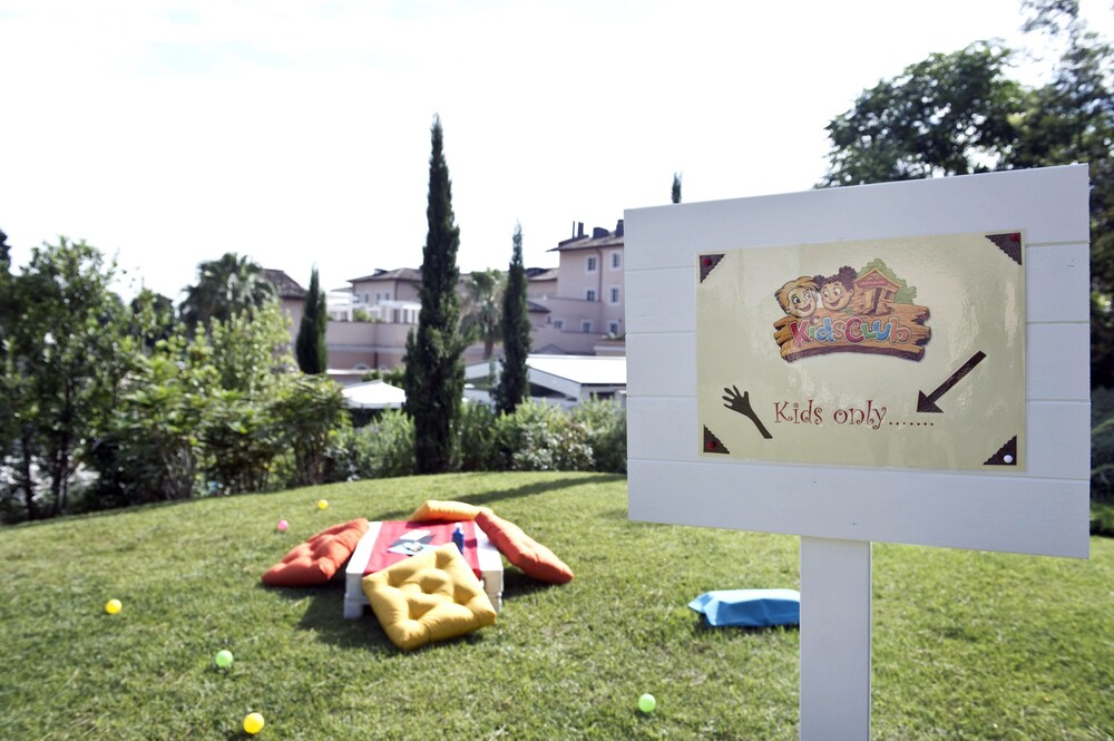 Childrens Play Area - Outdoor