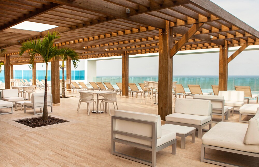 Poolside Bar