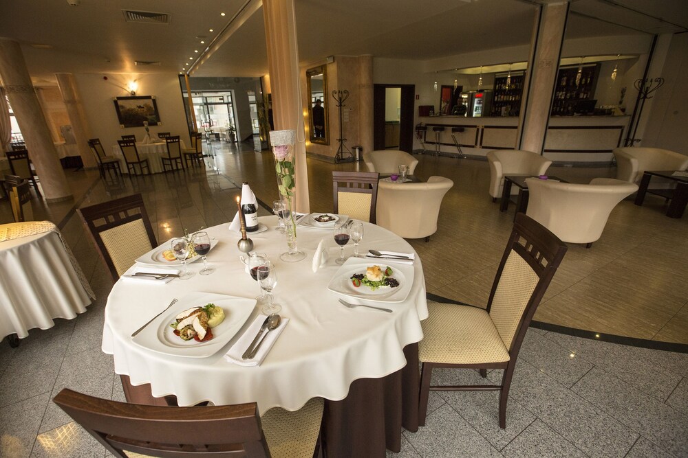 Food Court