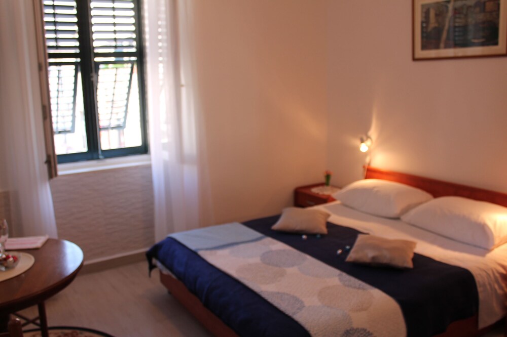 객실 (더블룸 (private kitchennete, private shower))