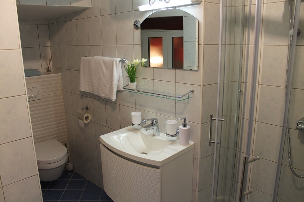 욕실 (더블룸 (private kitchennete, private shower))