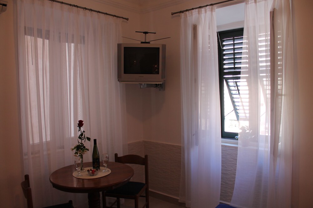 객실 (더블룸 (private kitchennete, private shower))