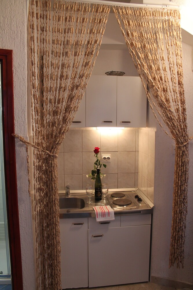 객실 내 간이 주방 (더블룸 (private kitchennete, private shower))