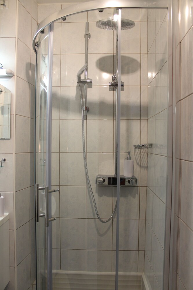 욕실 (더블룸 (private kitchennete, private shower))
