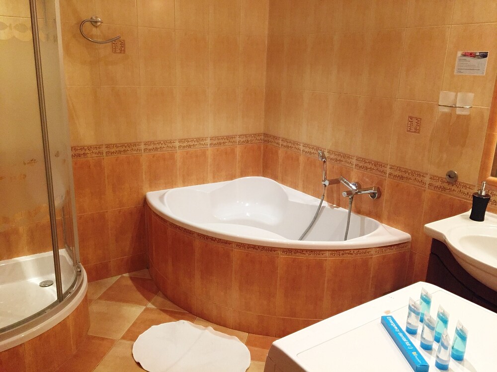 Apartment, 2 Bedrooms - Bathroom