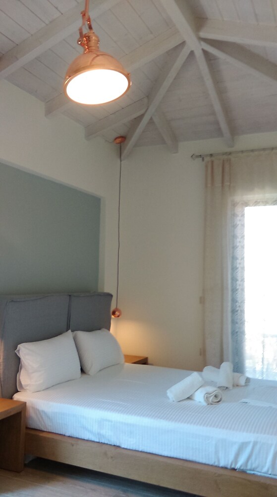 Junior Suite, 1 Queen Bed with Sofa bed - Guestroom