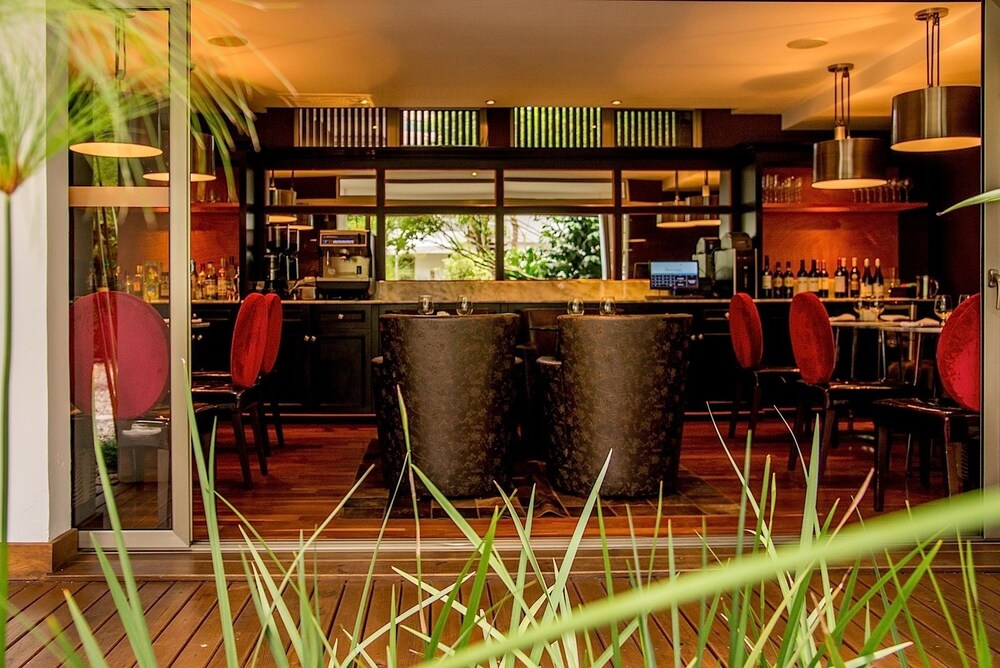 Hotel Bar