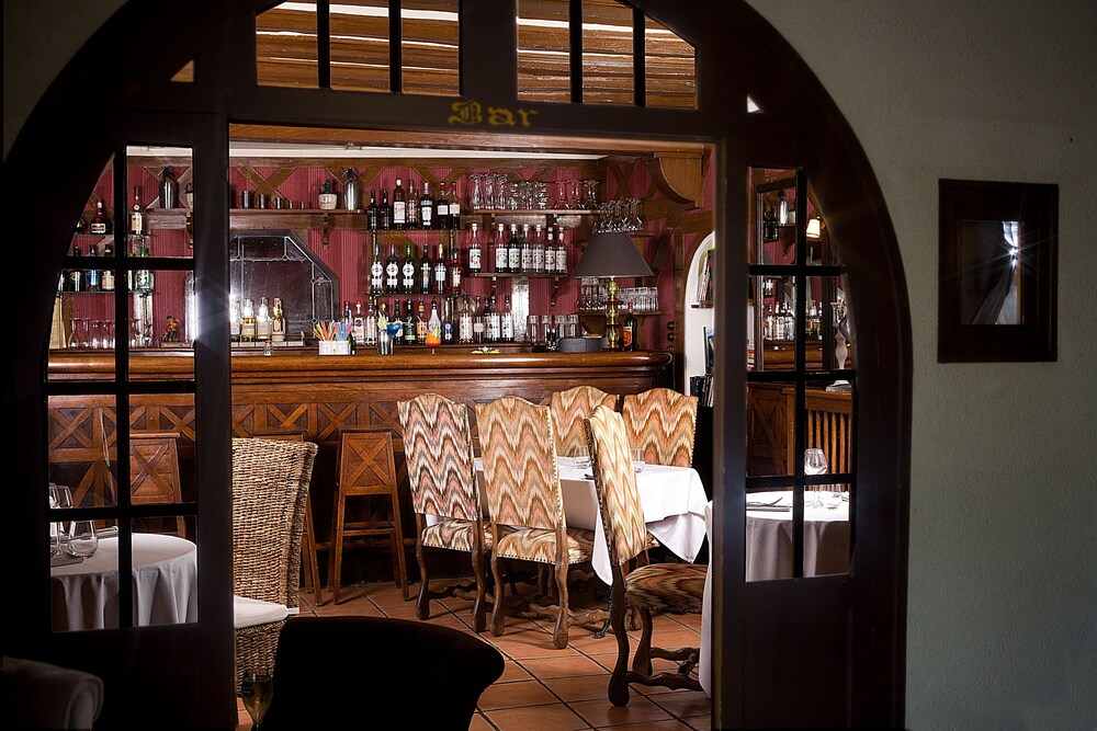 Hotel Bar