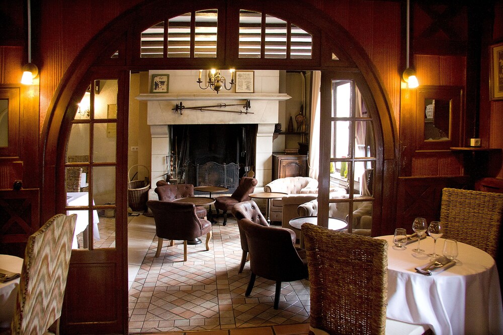 Hotel Lounge