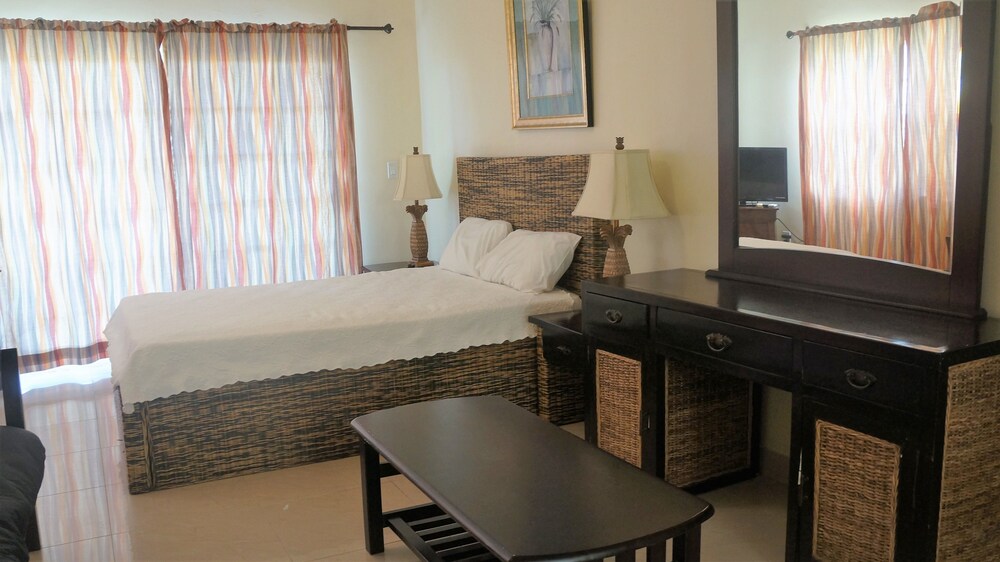 Elite Studio Suite, 1 Bedroom, Kitchen, Lake View - Guestroom
