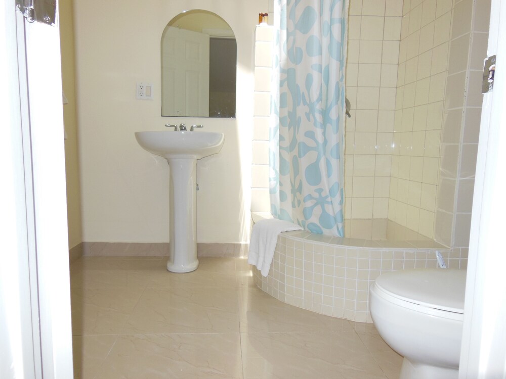 Homesuite, 1 Bedroom with One Queen Bed, kitchenette - Bathroom